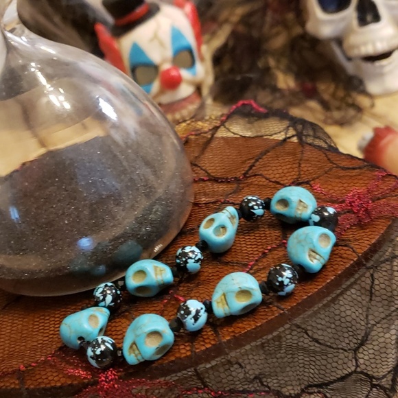 Black & Teal Skull Stretch Bracelet - Picture 2 of 4